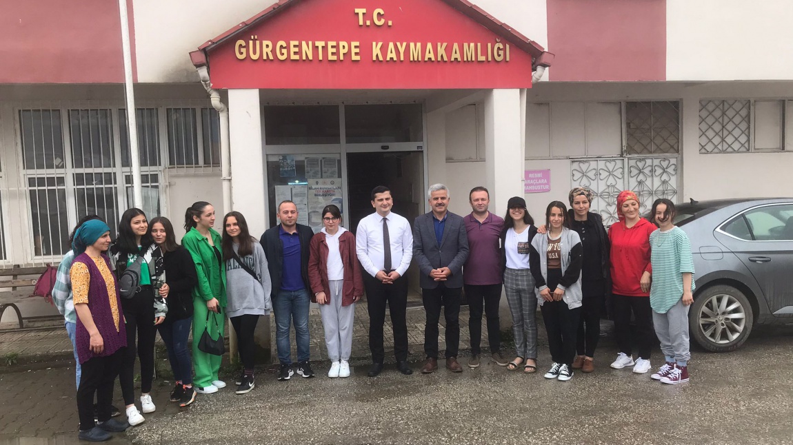 Öğrencilerimizi Gençlik ve Spor İl müdürlüğümüz koordinesinde Çanakkale ziyaretine yolcu ettik.