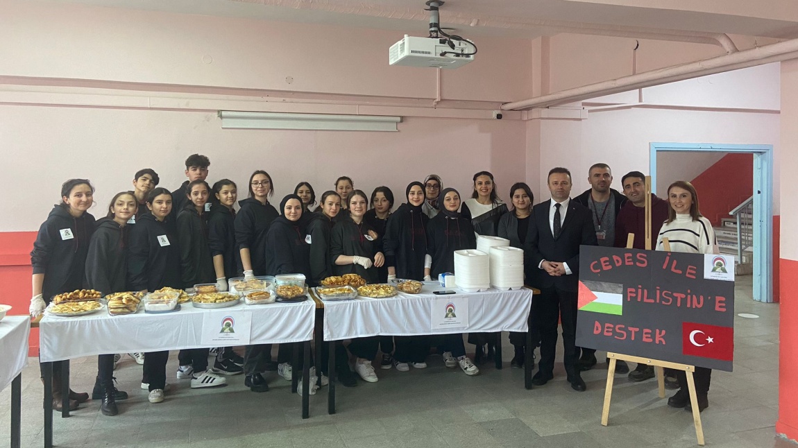 Yerli Malı Haftası Kapsamında ÇEDES Projesi Filistin Yardım Kampanyası İçin Kermes Düzenlendi.